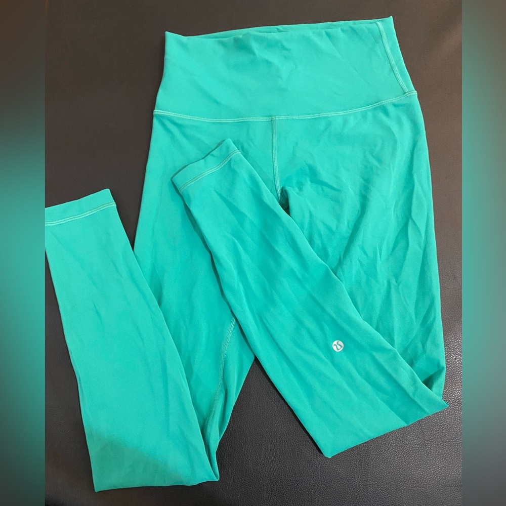 Worn once! LW5DJ0S Kelly green super soft Lululemon Leggings Size 6